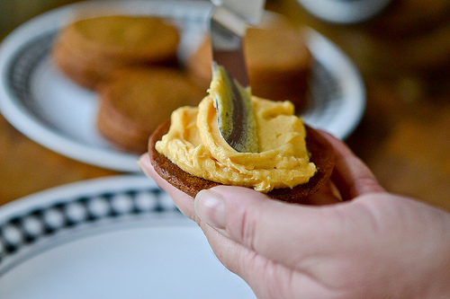 Pumpkin Cream Sandwich Cookies-7