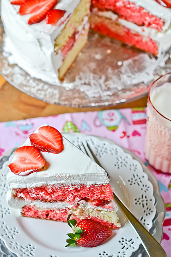 Strawberry-Swirl Cake-21