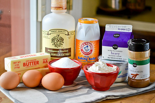 Cinnamon Roll Pound Cake-1