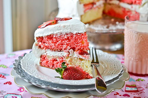 Strawberry-Swirl Cake-23