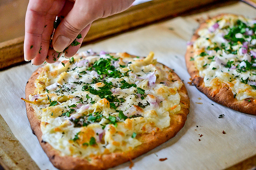 Roasted Garlic, Chicken & Herb Flatbread Pizza-10
