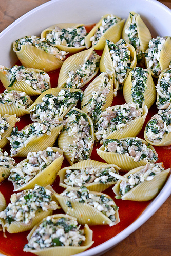 Mushroom-Spinach Stuffed Shells-4