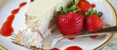 Strawberry Swirl Cheesecake with Strawberry Puree