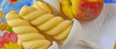 Peach-Vanilla Cream Pops